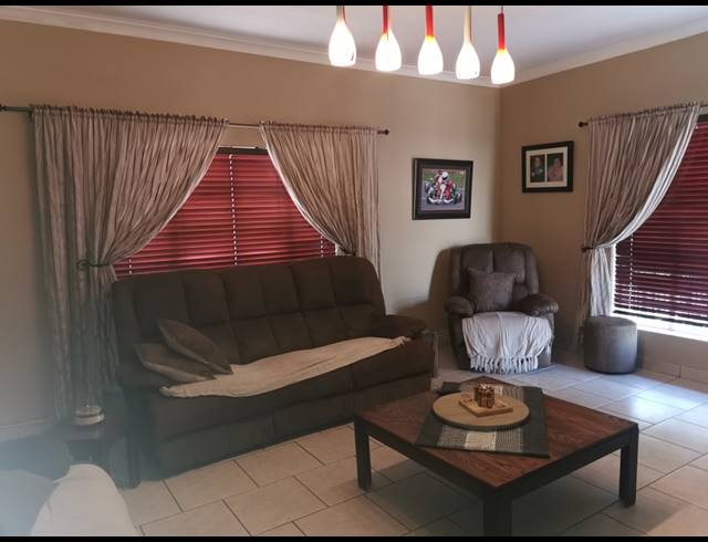 4 BEDROOM HOUSE SOLD IN MOUNTAIN VIEW